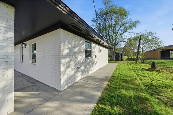 $460,000 | 6623 County Road 4, Damon, TX 77430