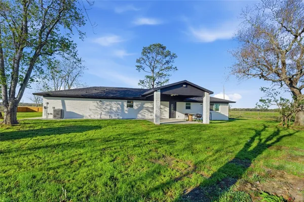 $460,000 | 6623 County Road 4, Damon, TX 77430