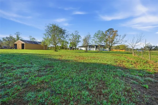 $460,000 | 6623 County Road 4, Damon, TX 77430