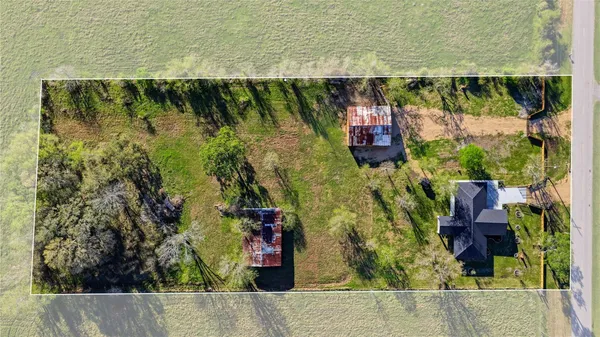 $460,000 | 6623 County Road 4, Damon, TX 77430