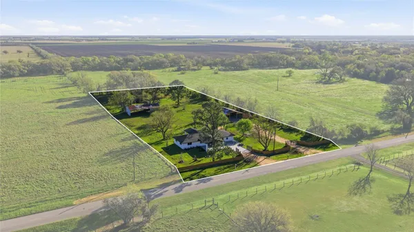 $460,000 | 6623 County Road 4, Damon, TX 77430