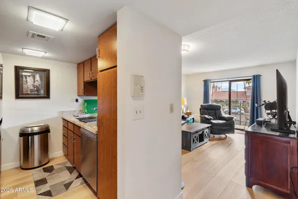 $139,900 | 3033 East Devonshire Avenue, Unit 2009, Phoenix, AZ 85016