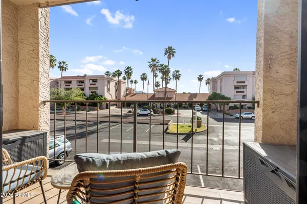 $139,900 | 3033 East Devonshire Avenue, Unit 2009, Phoenix, AZ 85016