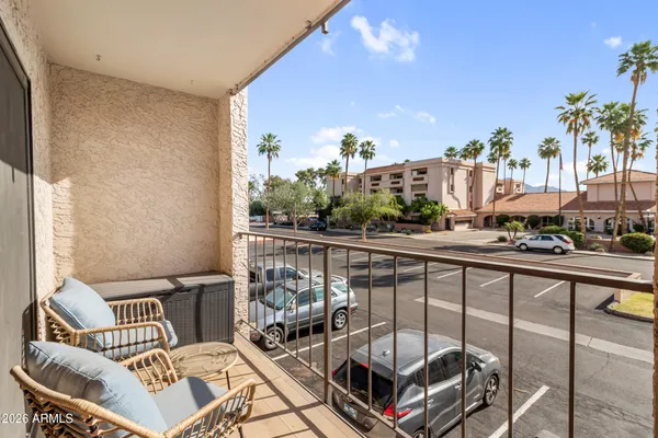 $139,900 | 3033 East Devonshire Avenue, Unit 2009, Phoenix, AZ 85016