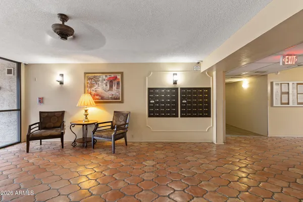 $139,900 | 3033 East Devonshire Avenue, Unit 2009, Phoenix, AZ 85016