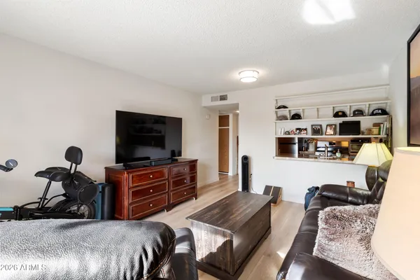 $139,900 | 3033 East Devonshire Avenue, Unit 2009, Phoenix, AZ 85016
