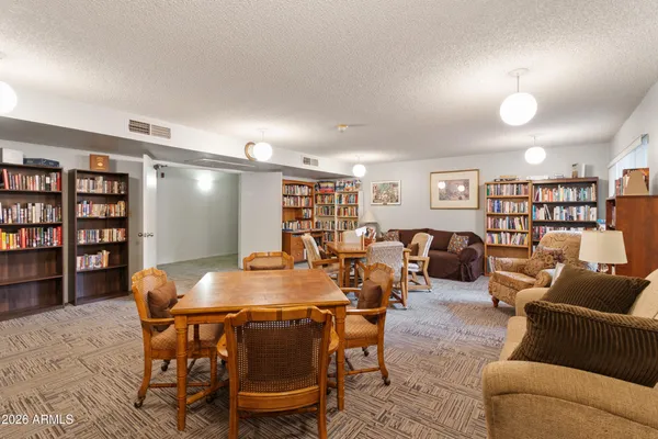 $139,900 | 3033 East Devonshire Avenue, Unit 2009, Phoenix, AZ 85016