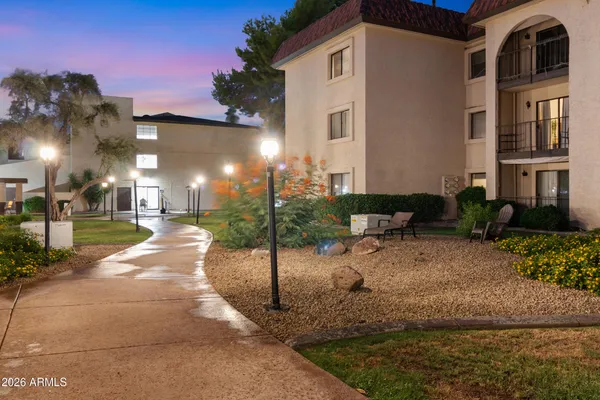 $139,900 | 3033 East Devonshire Avenue, Unit 2009, Phoenix, AZ 85016