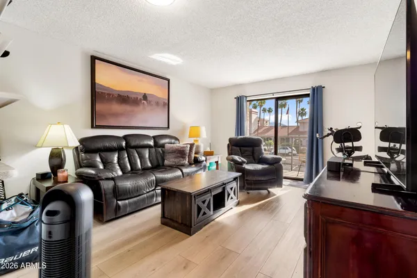 $139,900 | 3033 East Devonshire Avenue, Unit 2009, Phoenix, AZ 85016