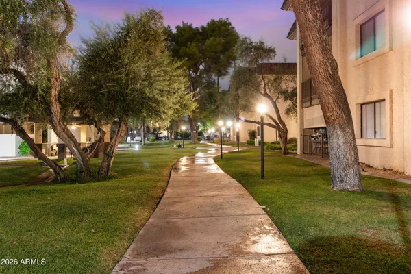 $139,900 | 3033 East Devonshire Avenue, Unit 2009, Phoenix, AZ 85016