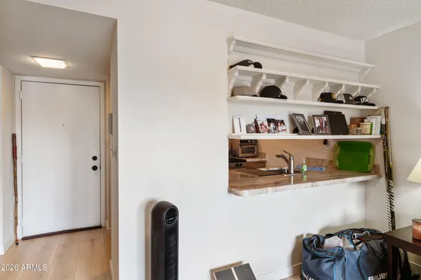 $139,900 | 3033 East Devonshire Avenue, Unit 2009, Phoenix, AZ 85016
