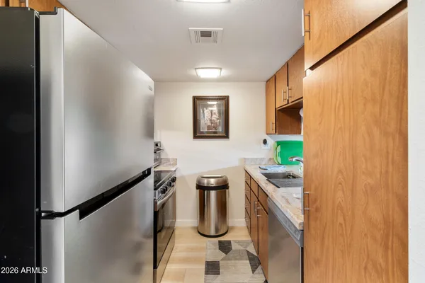 $139,900 | 3033 East Devonshire Avenue, Unit 2009, Phoenix, AZ 85016