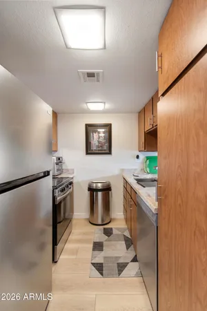 $139,900 | 3033 East Devonshire Avenue, Unit 2009, Phoenix, AZ 85016