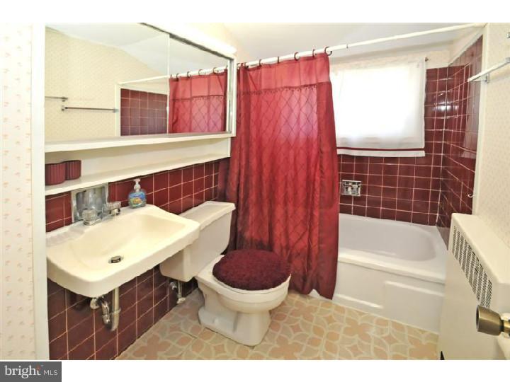 14 Cactus Road Levittown, PA 19057 - Photo 17 of 22 Bathroom