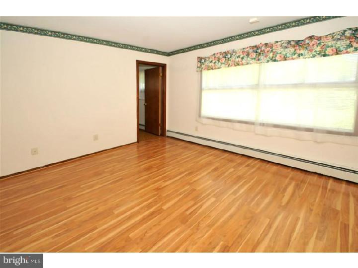 14 Cactus Road Levittown, PA 19057 - Photo 7 of 22 Family Room
