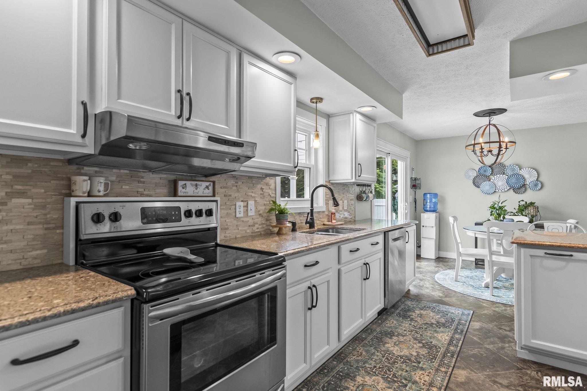 49 Aspen Road Pleasant Plains, IL 62677 - Photo 9 of 52