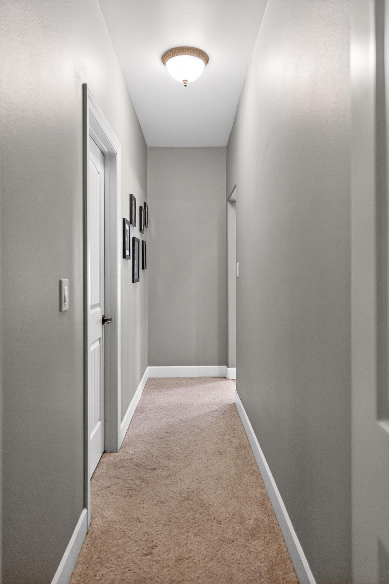 10421 Kestrel Road Klamath Falls, OR 97601 - Photo 36 of 56 a view of hallway