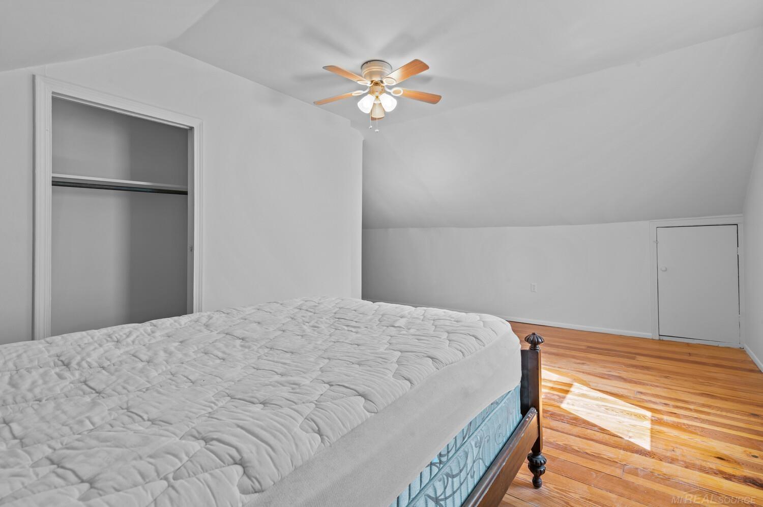 39 Riverside Drive Mount Clemens, MI 48043 - Photo 18 of 39 50135794-bb36cca7-174c-4bc3-8df5-55da2f5016f0.JPG