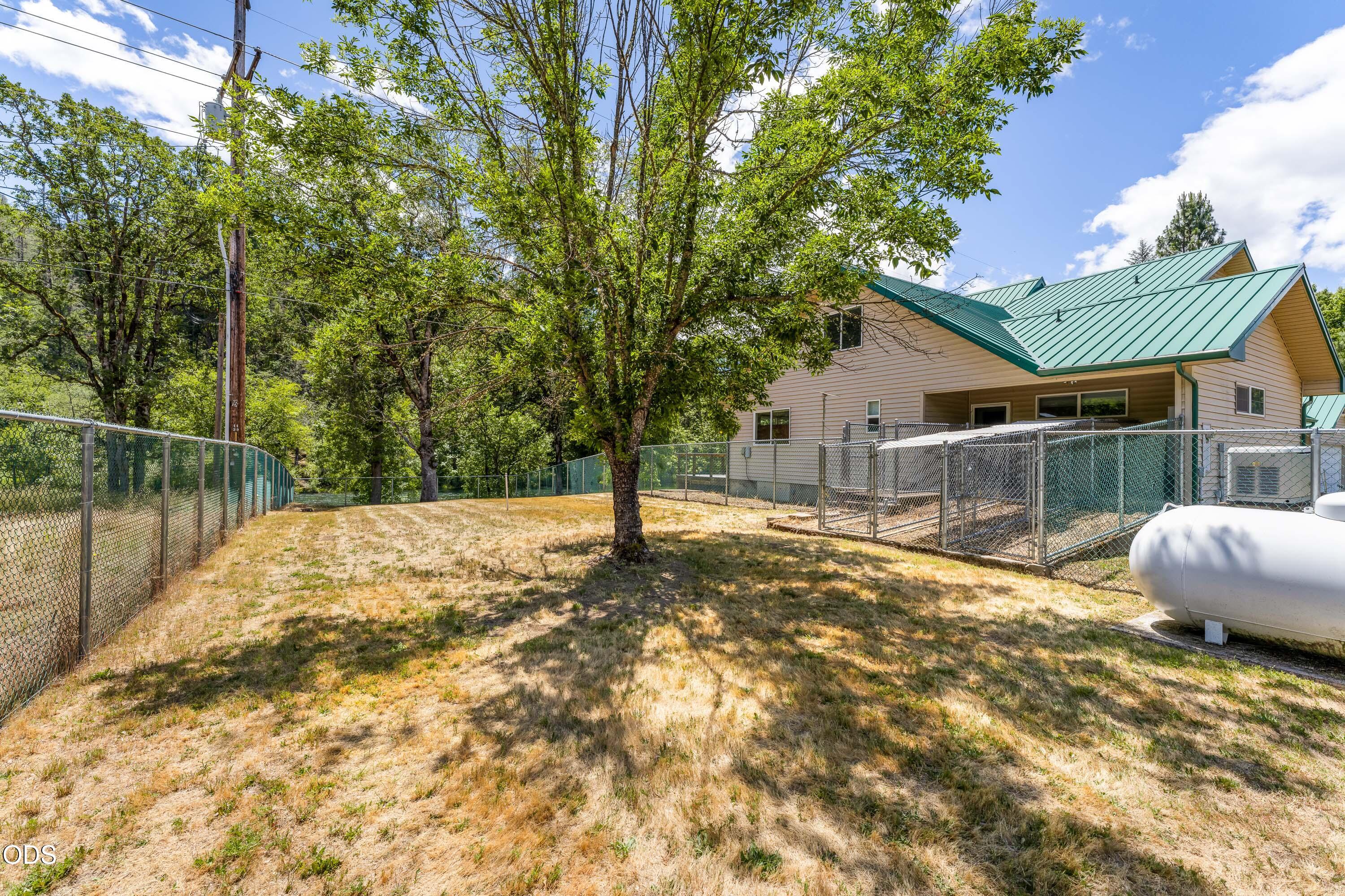26268 Highway 62 Trail, OR 97541 - Photo 25 of 32