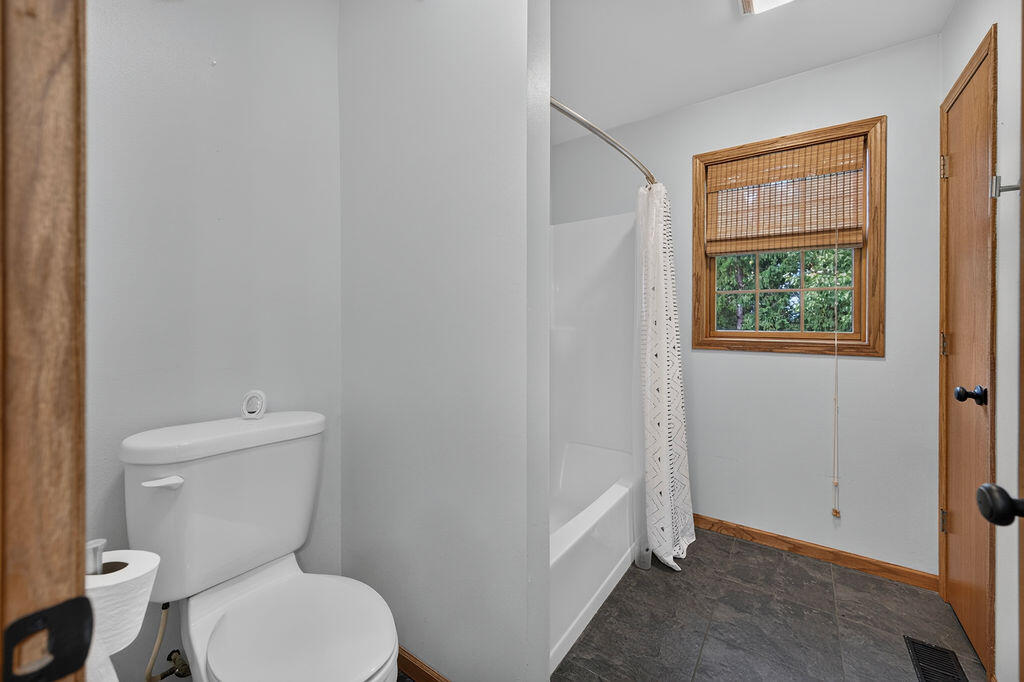 W28184 Bills Valley Road Arcadia, WI 54612 - Photo 30 of 57 2nd floor bathroom