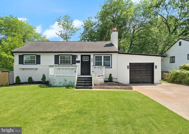 a view of house with yard