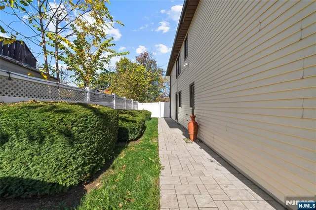 a view of a pathway with a yard