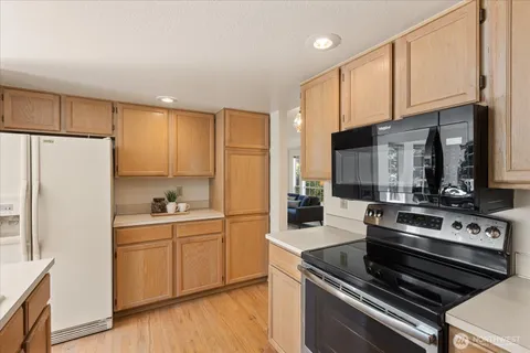$875,000 | 6631 114th Avenue Southeast, Bellevue, WA 98006