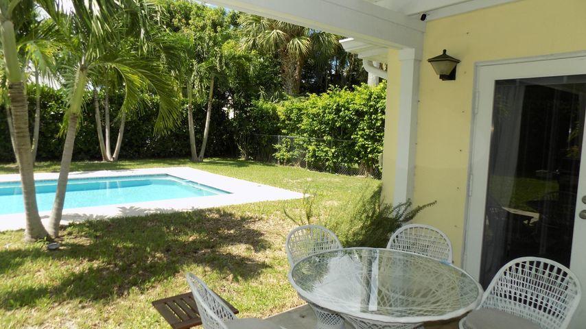 308 Pilgrim Road West Palm Beach, FL 33405 - Photo 17 of 18 Outdoor space