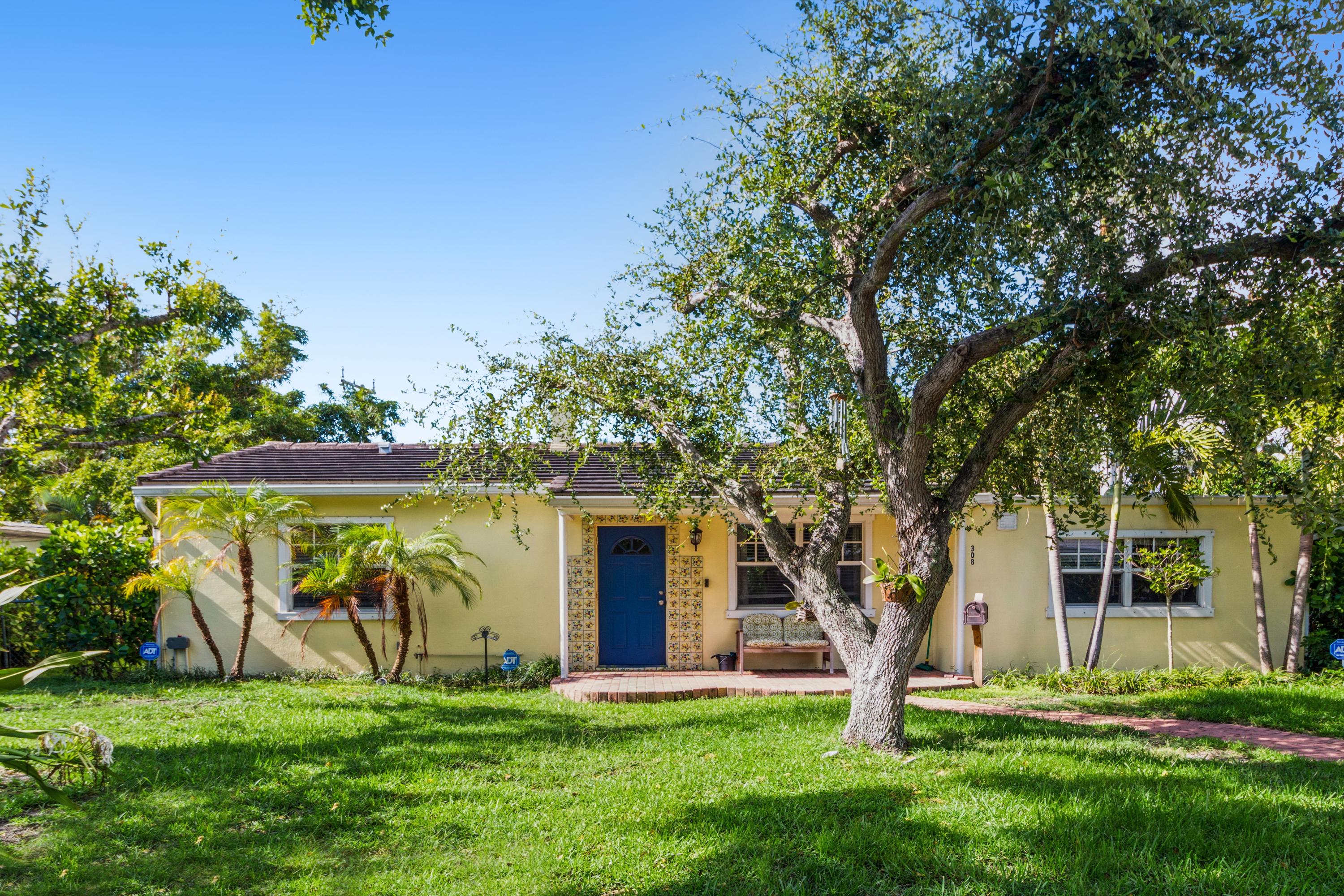 308 Pilgrim Road West Palm Beach, FL 33405 - Photo 3 of 18 front of house