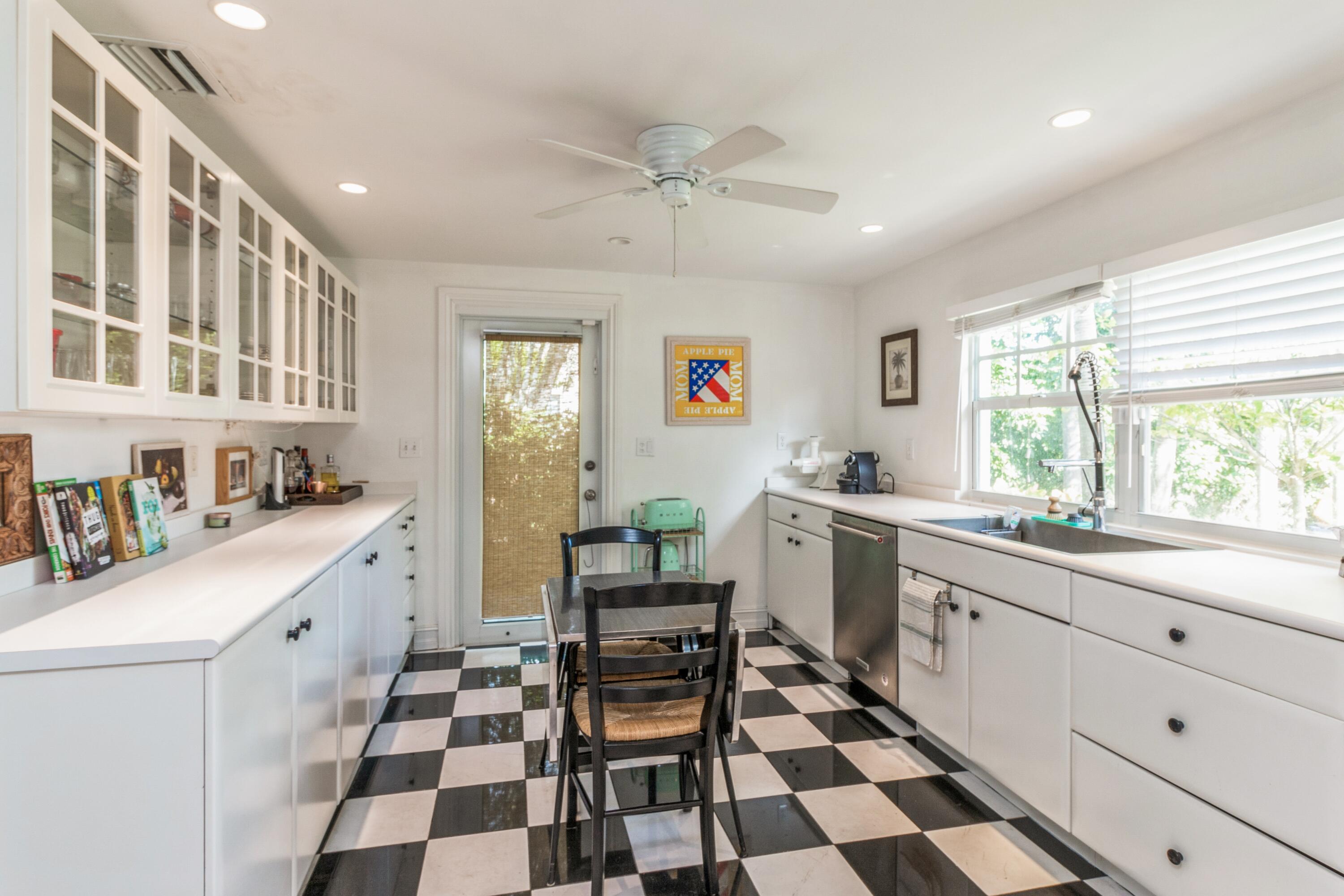 308 Pilgrim Road West Palm Beach, FL 33405 - Photo 6 of 18 artsy kitchen