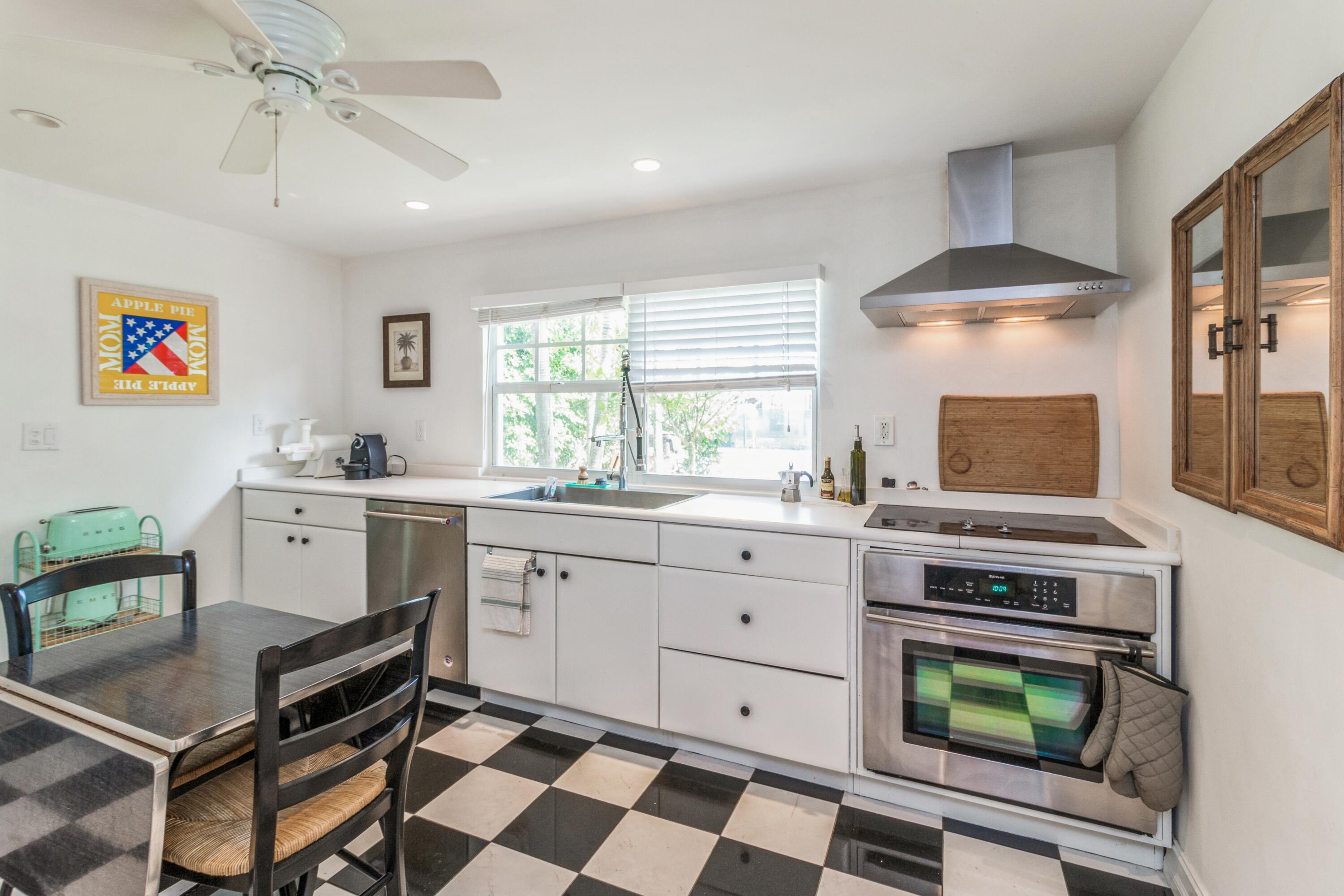 308 Pilgrim Road West Palm Beach, FL 33405 - Photo 8 of 18 kitchen 3