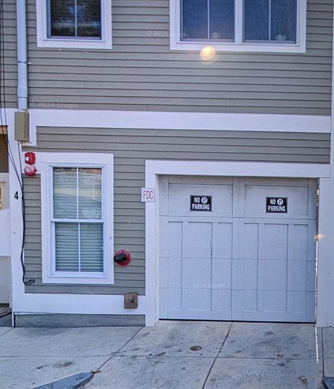a view of entrance front of the house