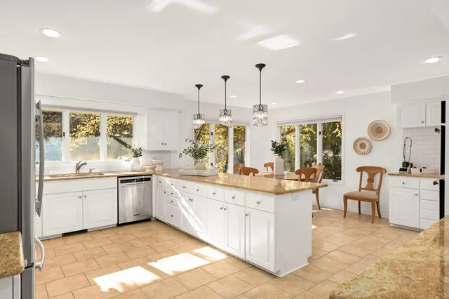 $1,200,000 | 6212 St Albans Circle, Edina, MN 55439