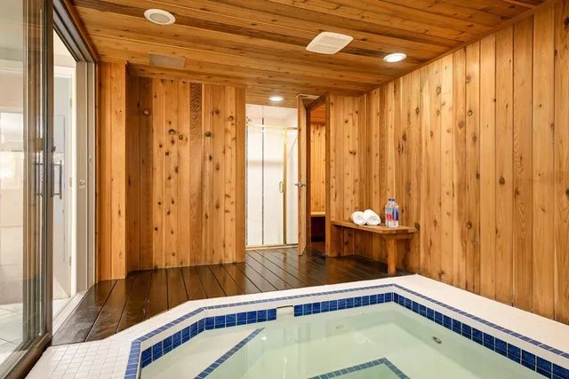 $1,200,000 | 6212 St Albans Circle, Edina, MN 55439