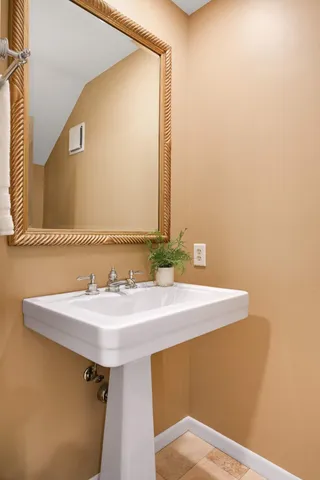 $1,200,000 | 6212 St Albans Circle, Edina, MN 55439