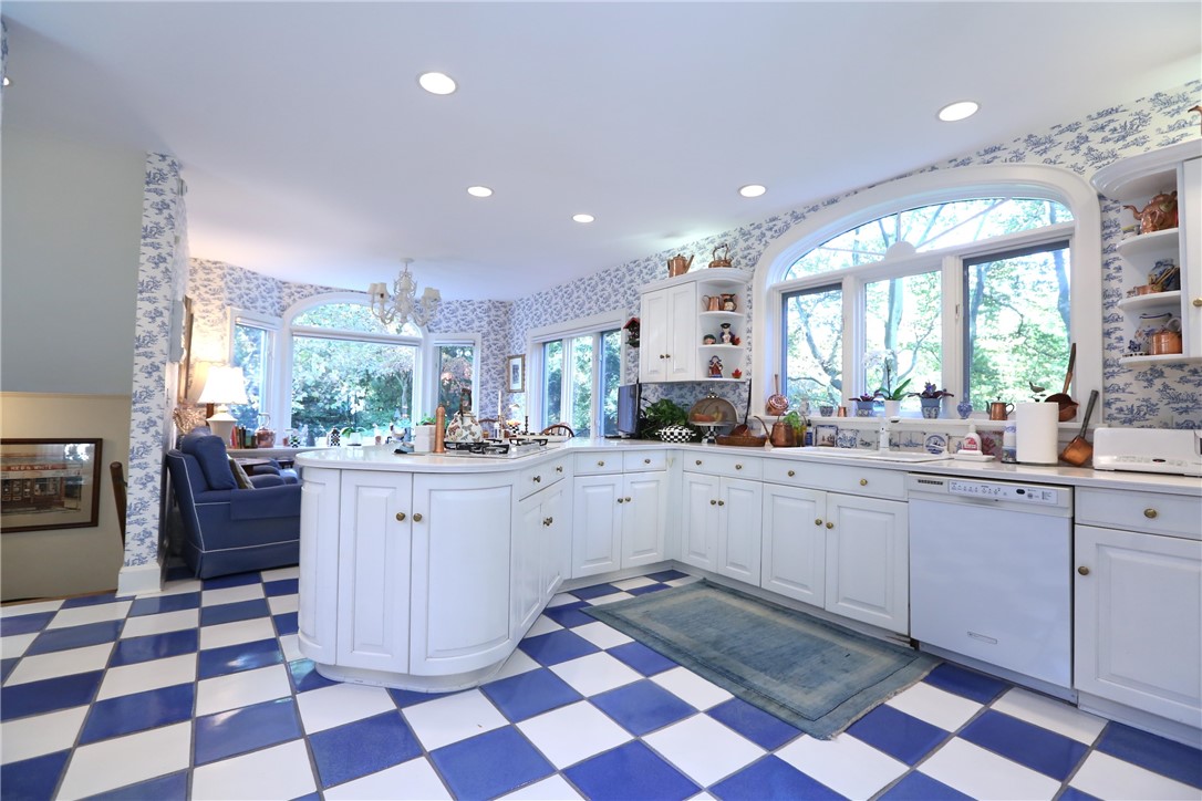 16 Mitchell Road Pittsford, NY 14534 - Photo 14 of 50