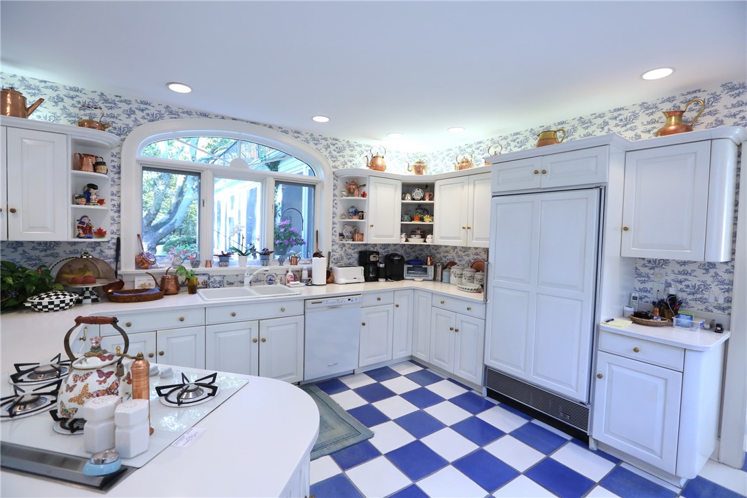 16 Mitchell Road Pittsford, NY 14534 - Photo 15 of 50