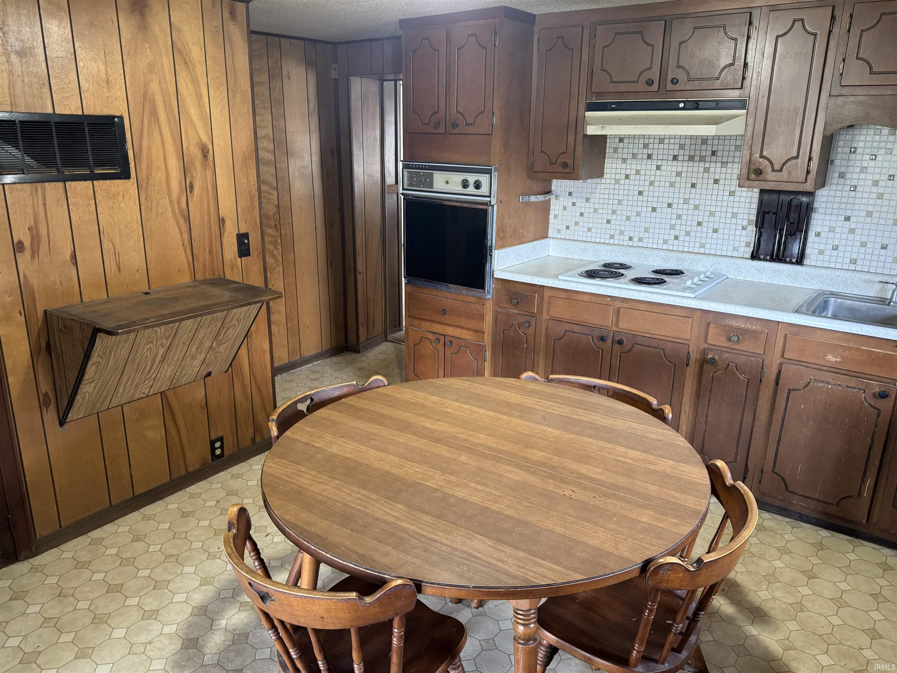 52701 Emmons Road South Bend, IN 46637 - Photo 8 of 25 Gallery Image 8
