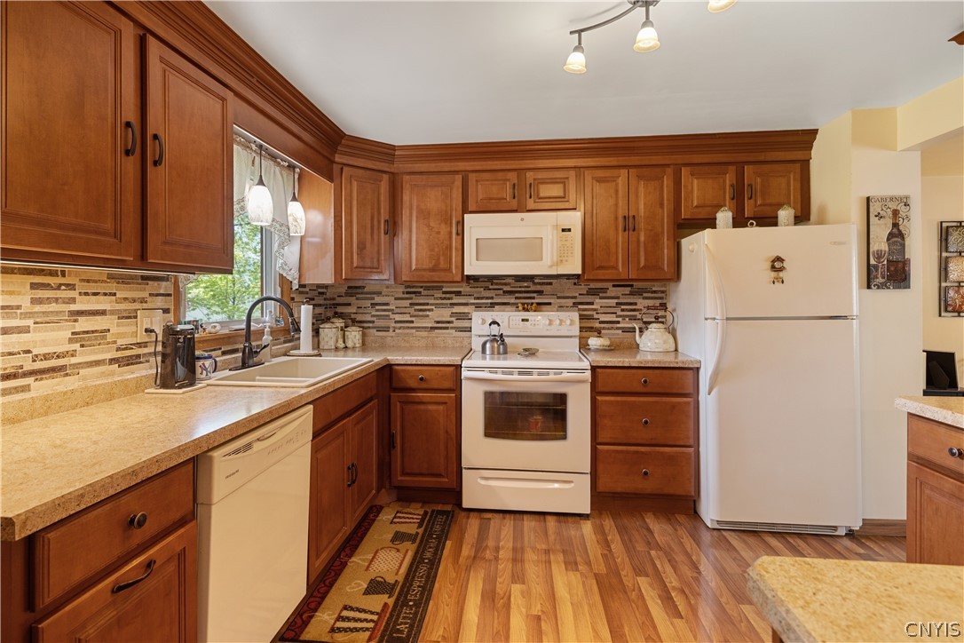 7 Lark Path Clay, NY 13090 - Photo 12 of 38