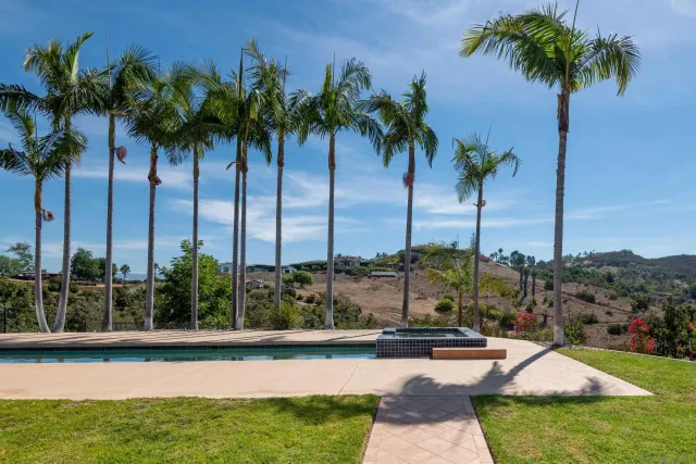 $1,750,000 | 30343 Calle La Reina, Bonsall, CA 92003