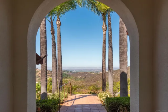 $1,750,000 | 30343 Calle La Reina, Bonsall, CA 92003