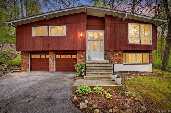 $800,000 | 20 John Cava Lane, Cortlandt Manor, NY 10567