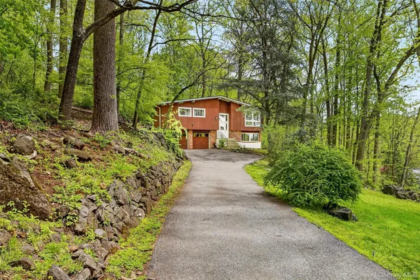 $800,000 | 20 John Cava Lane, Cortlandt Manor, NY 10567