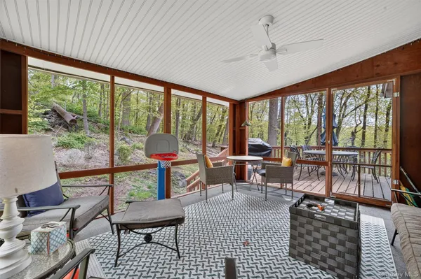$800,000 | 20 John Cava Lane, Cortlandt Manor, NY 10567