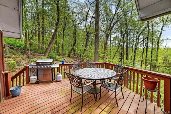 $800,000 | 20 John Cava Lane, Cortlandt Manor, NY 10567