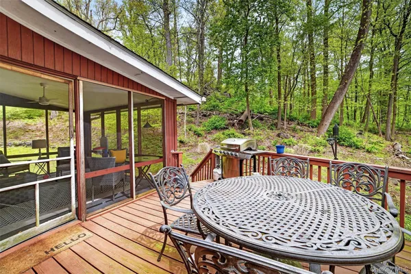 $800,000 | 20 John Cava Lane, Cortlandt Manor, NY 10567