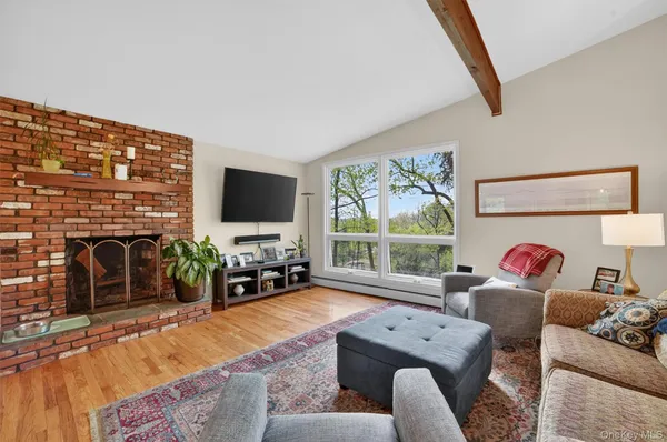 $800,000 | 20 John Cava Lane, Cortlandt Manor, NY 10567