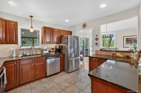 $800,000 | 20 John Cava Lane, Cortlandt Manor, NY 10567