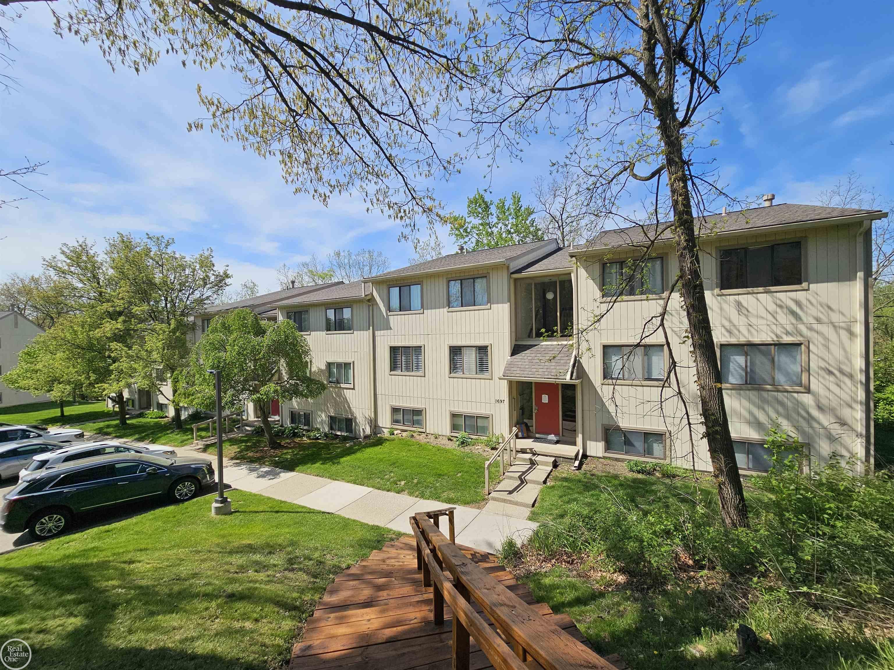 1693 Riverside Drive, Unit 6 Rochester Hills, MI 48309 - Photo 2 of 30