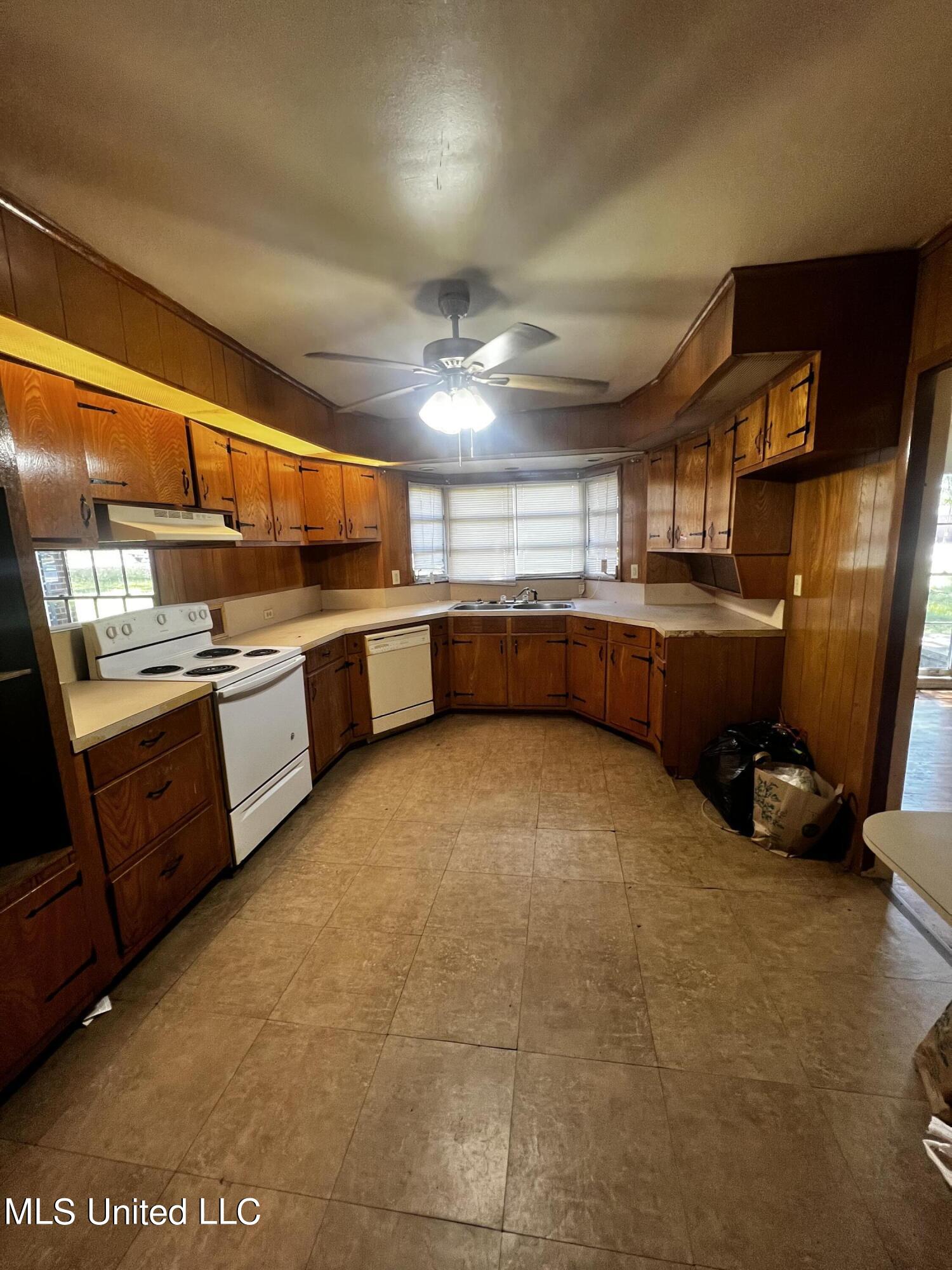 3765 Terry Road Jackson, MS 39212 - Photo 6 of 18 IMG_5743